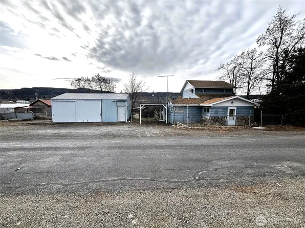 210 W Kelso Avenue, Electric City, WA 99123