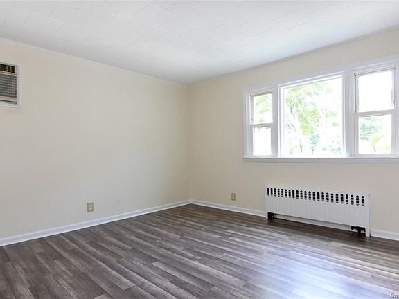 3rd image of 94 Northfield Ave