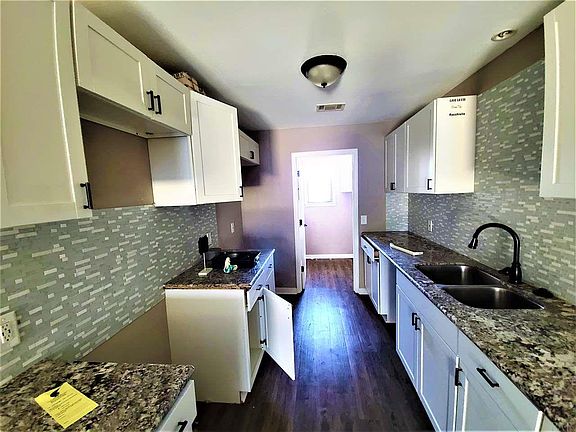 4th image of 2728 Bay St