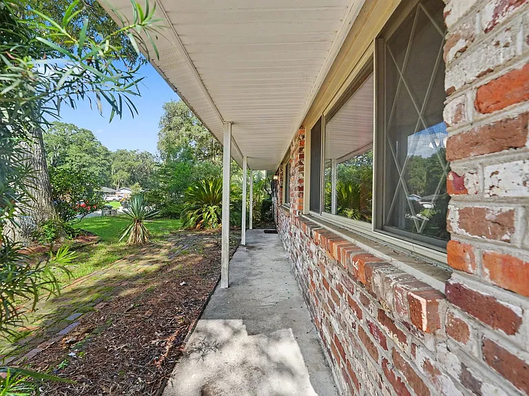 18 Silverstone Cir — Photo 4