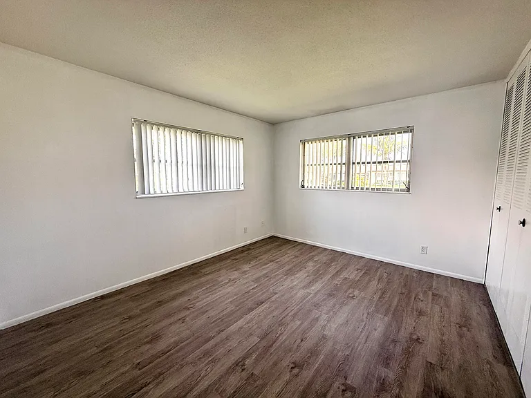2854 Crosley Dr E #J — Photo 11