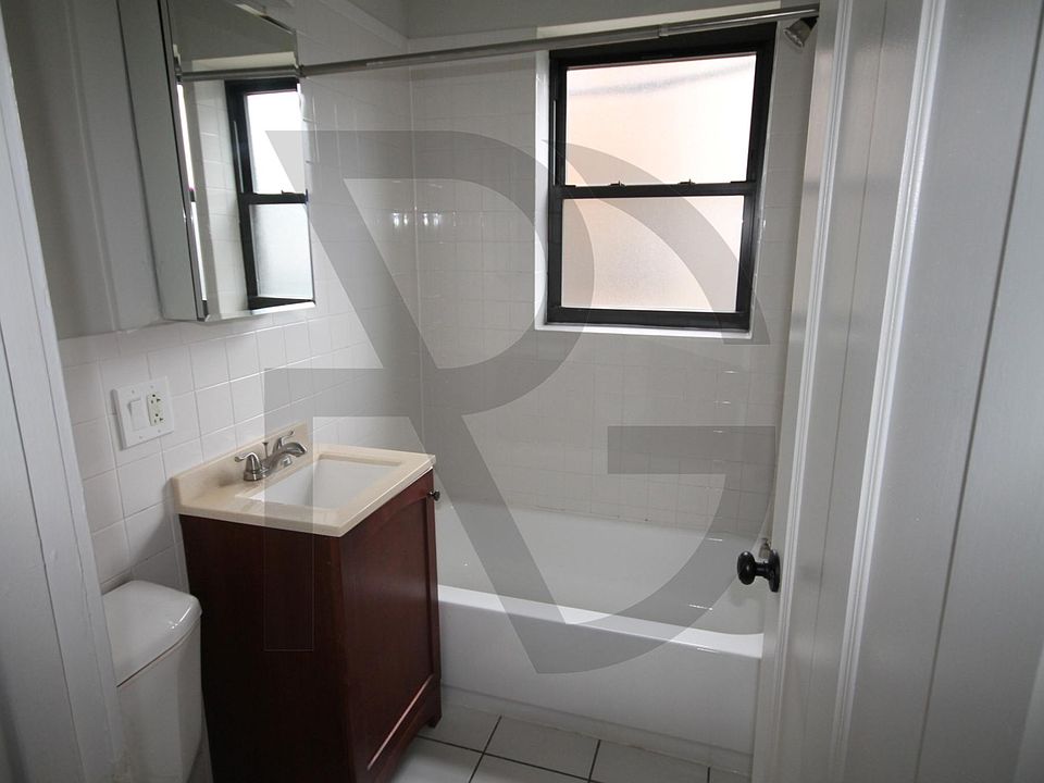 1st image of 4735 N Hermitage Ave #1MB