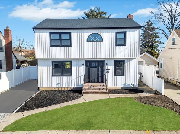 72 East Avenue, Hicksville, NY 11801