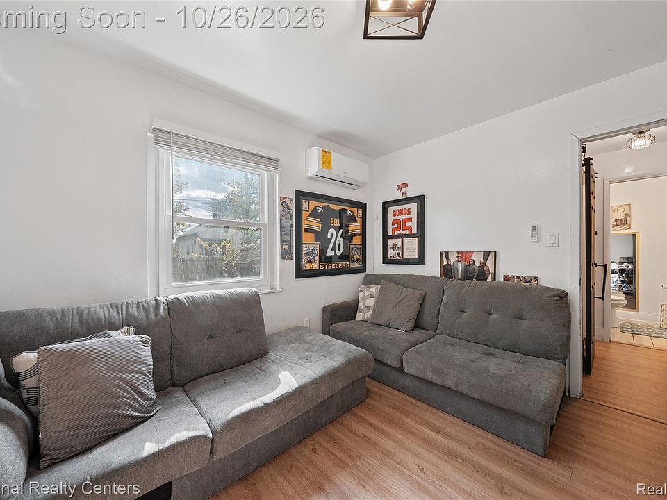 966 E Greendale, photo 21
