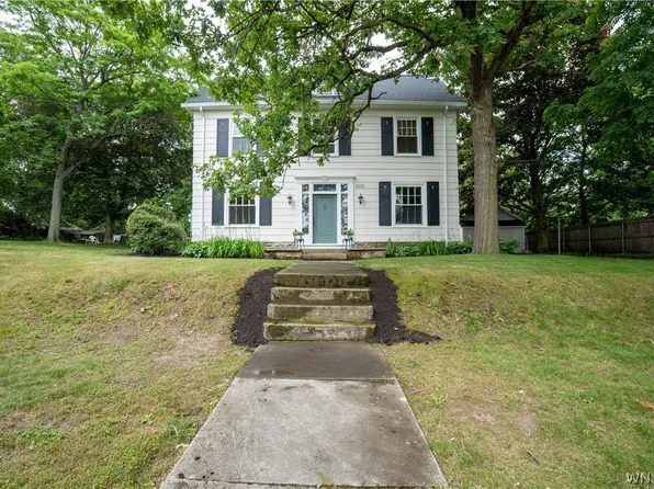 10775 Main St, Clarence, NY 14031