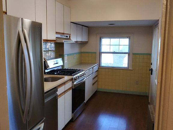 4th image of 12 Charlton St