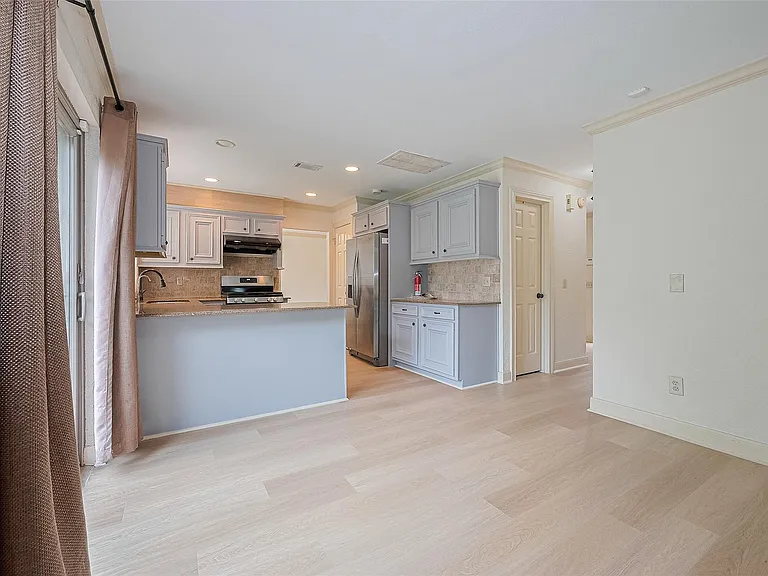 3614 Bee Bayou Ln — Photo 10