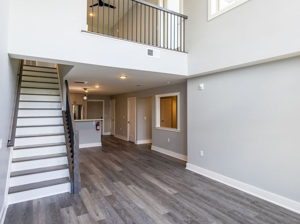 2 Main St #304