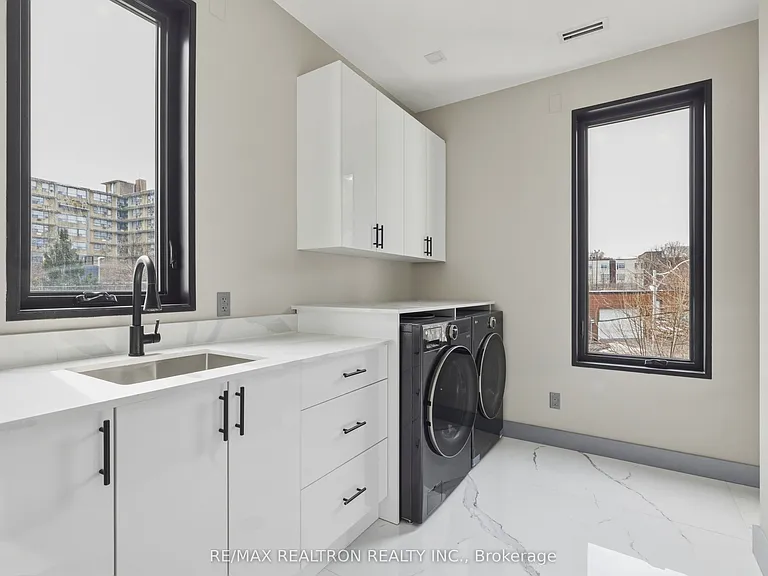 1002 Spadina Rd — Photo 28