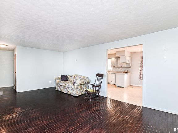 3rd image of 2120 W Cashman Ct