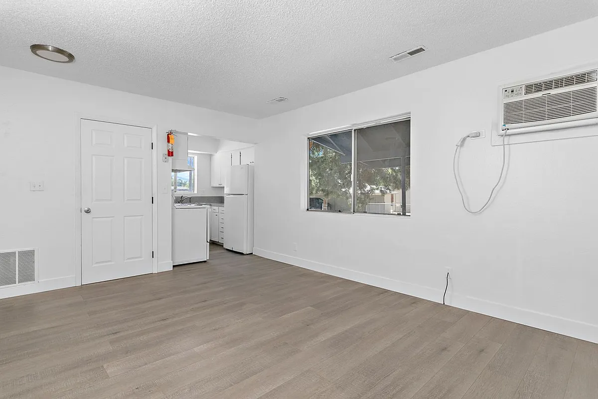 Building Photo - 135 Davis Ave #2