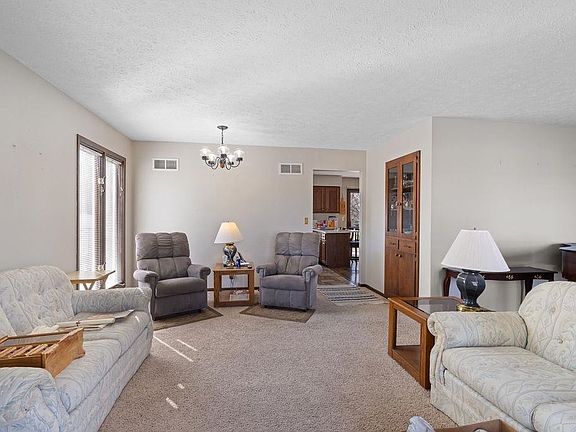 5th image of 815 2nd St
