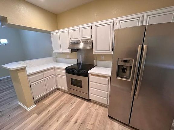 4th image of 688 Indian Oak Ln Unit 105