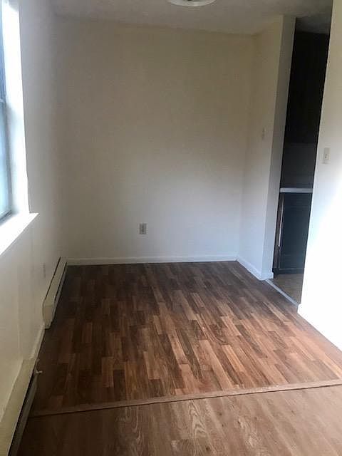2nd image of 100 Dogwood Ln