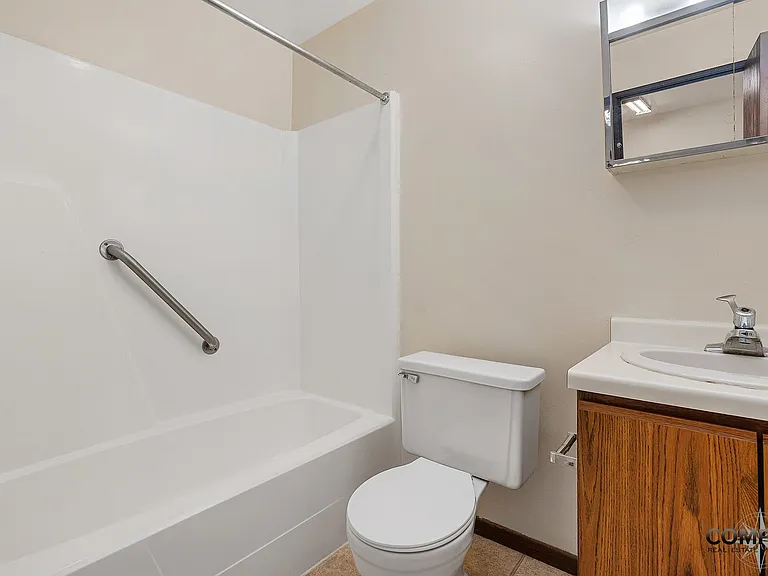 414 Doty St — Photo 12