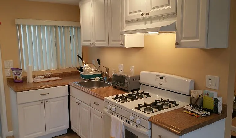 179 E 18th St #C — Photo 7