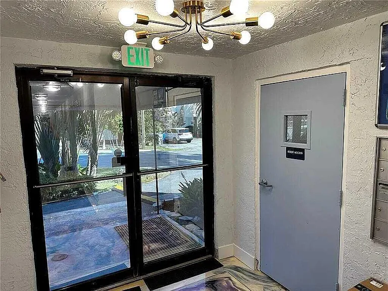 105 S Riverside Dr #303 — Photo 12