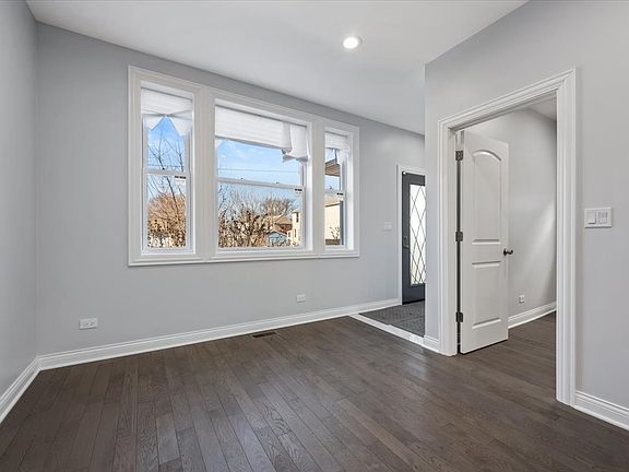 3rd image of 4161 S Wells St