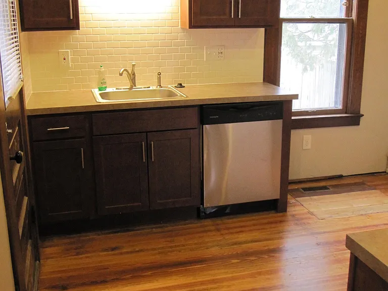 821 Hovey St SW — Photo 6
