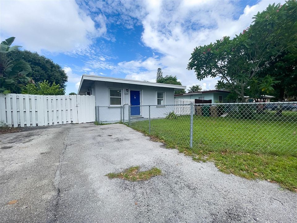 1st image of 4231 SW 61st Ave