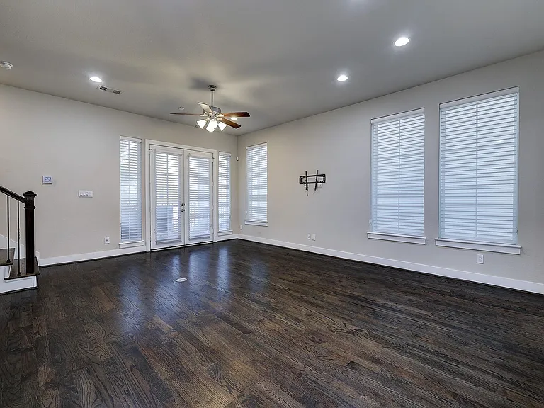 2724 Freund St — Photo 13