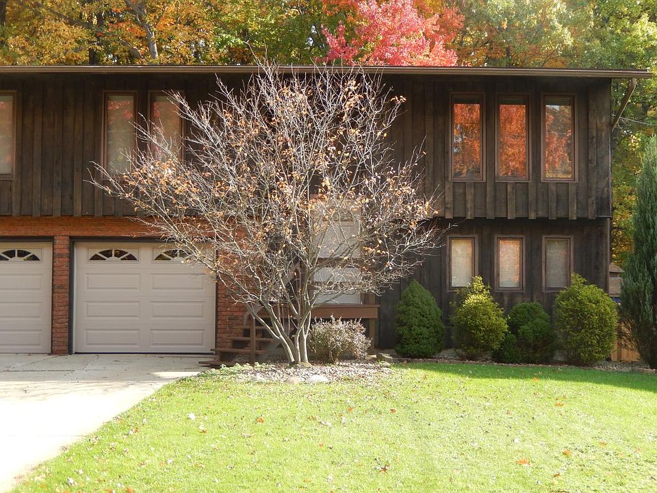 3327 Hiwood Ave, Stow, OH