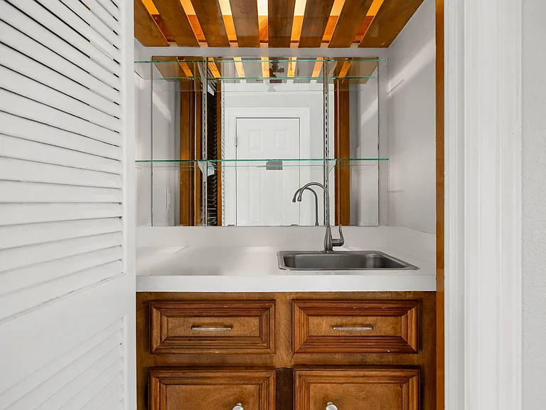 15526 Cabildo Dr — Photo 29