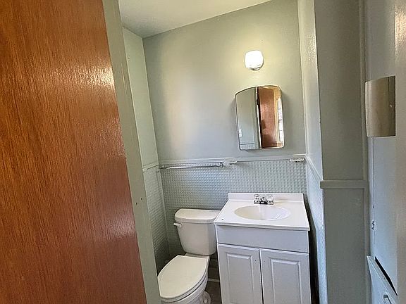 5th image of 3942 Oakcrest St
