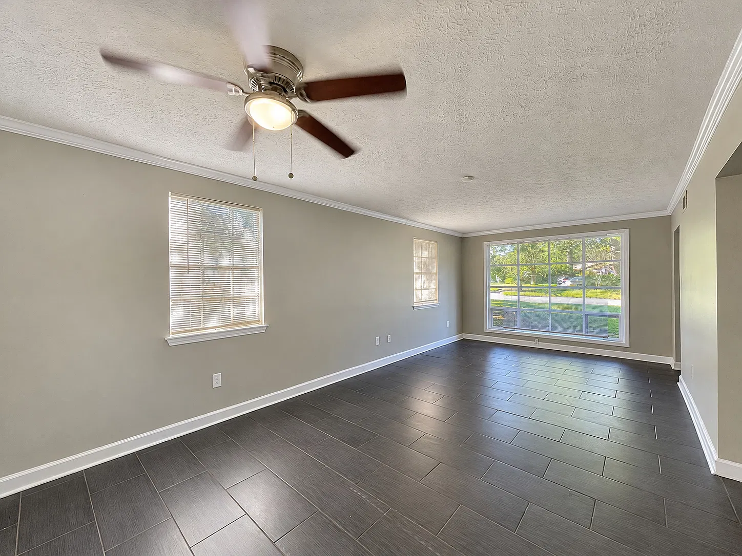 4 bed, 2000 sqft, $2,295 — Photo 2