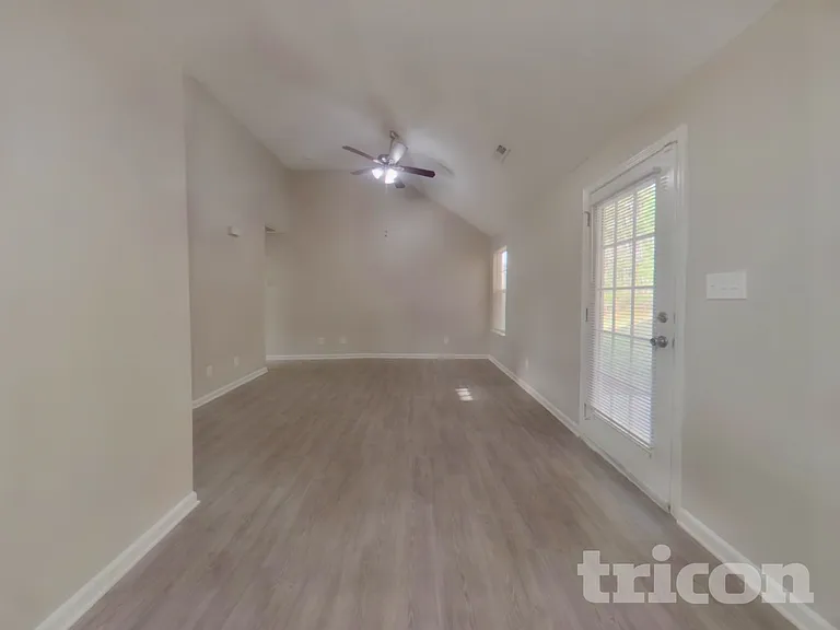 8820 Kismet Dr — Photo 5