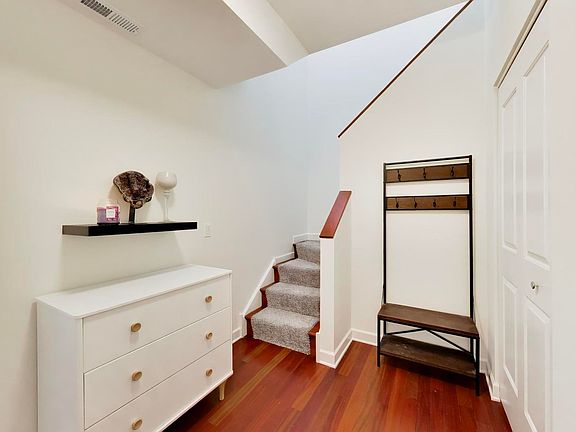 4th image of 2555 W Leland Ave APT 305