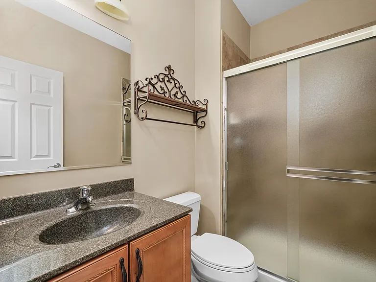5670 Brentwood Dr — Photo 35