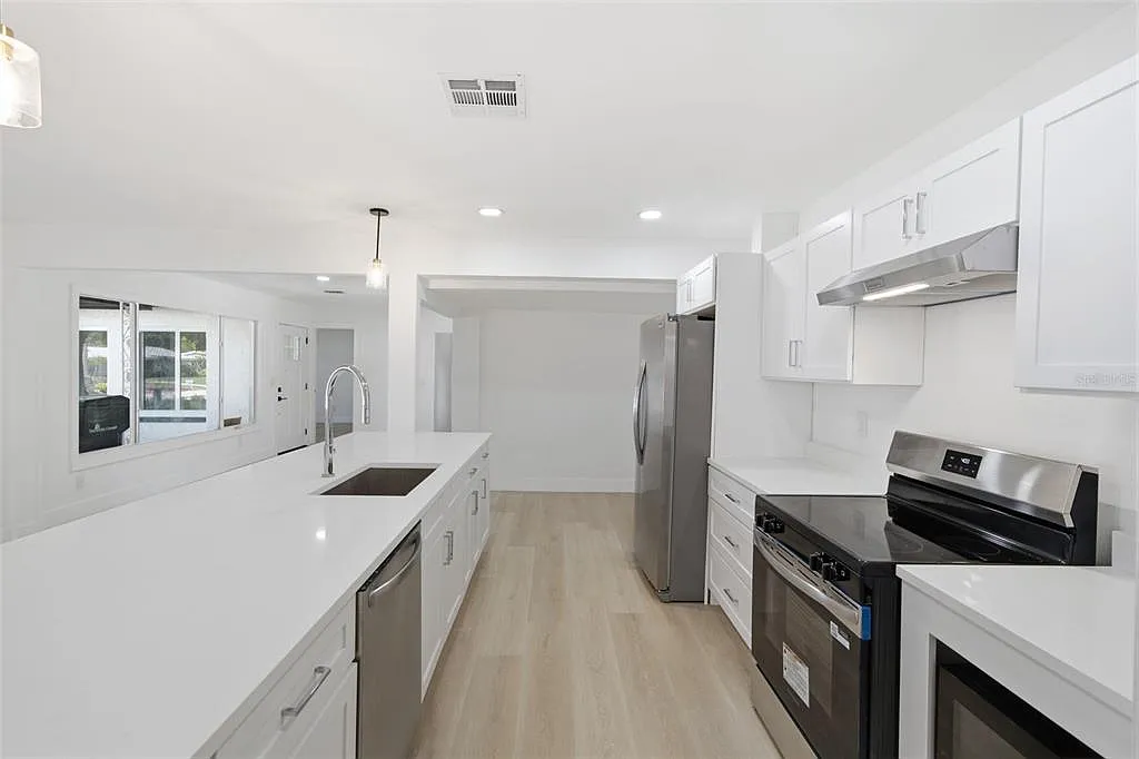 5 bed, 3.0 bath, 1863 sqft, $3,499 — Photo 4