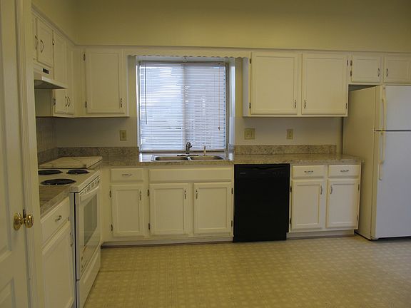 3rd image of 704 Casper Ln