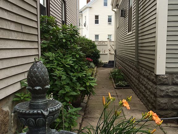 4th image of 662 County St