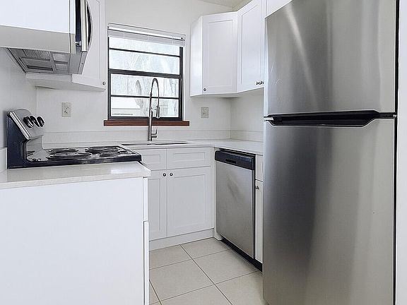 3rd image of 1226 N Haverhill Rd #4
