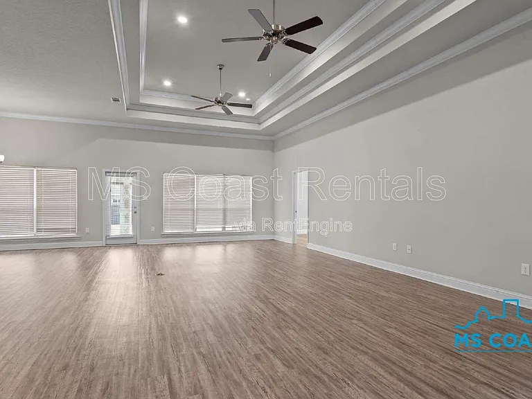 8712 Park Ridge Ct — Photo 7