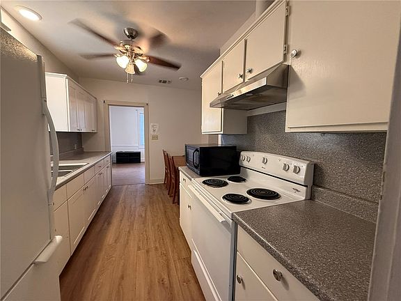 4th image of 305 E Thornton St