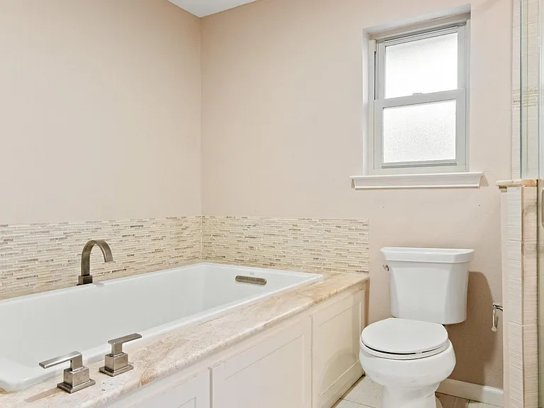 611 Field St — Photo 24
