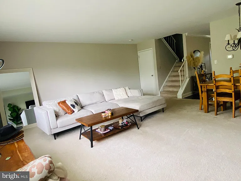 112 Chester Ct — Photo 4