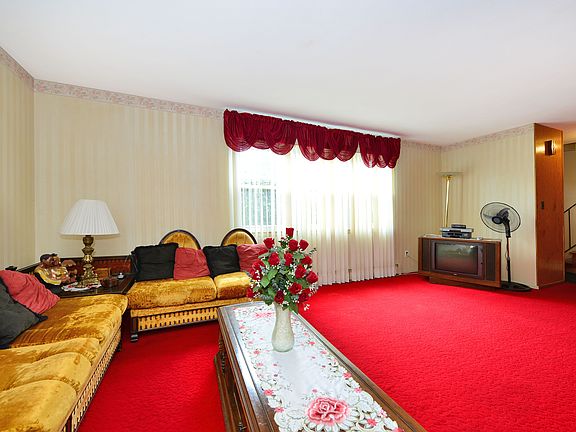 2nd image of 130 Westbury Blvd