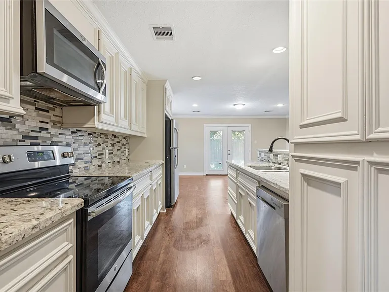 505 Malvern Ave — Photo 3