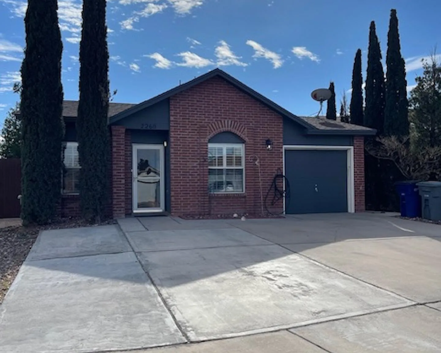 3 bed, 3.0 bath, 948 sqft, $1,600 — Photo 1