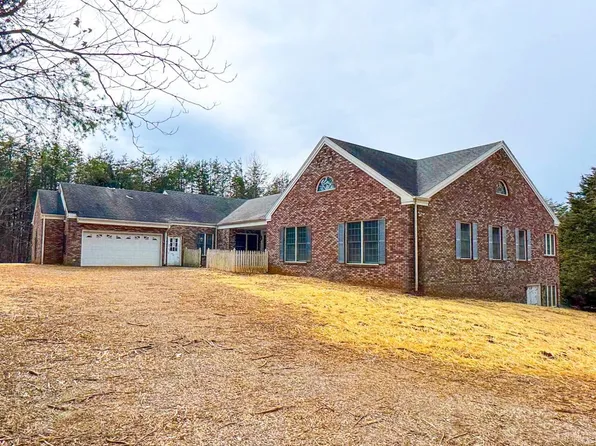 2371 Isle Of Pines Dr, Moneta, VA 24121