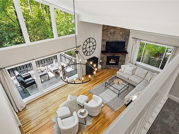 5th image of 115 Lakeview Rdg E