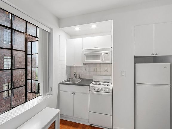 3rd image of 45 Tudor City Pl APT 906