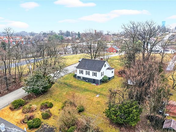 2nd image of 1107 Reeves Ave
