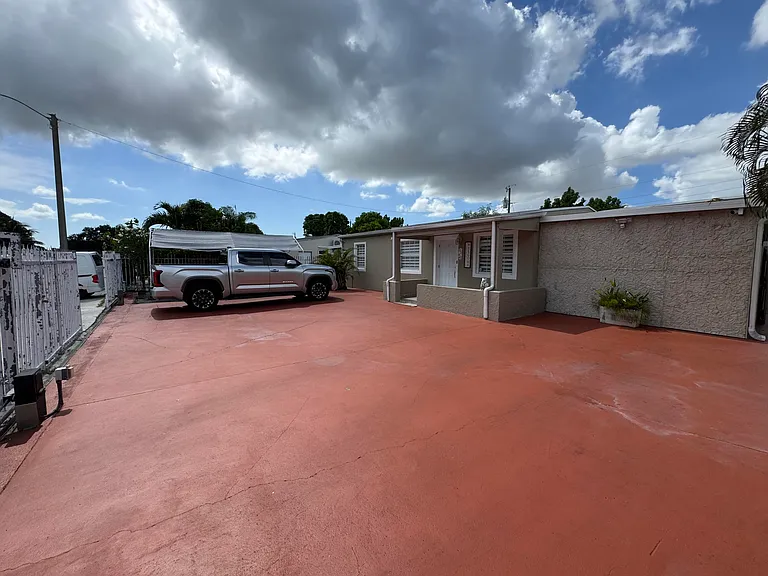 3540 NW 95th Ter — Photo 7