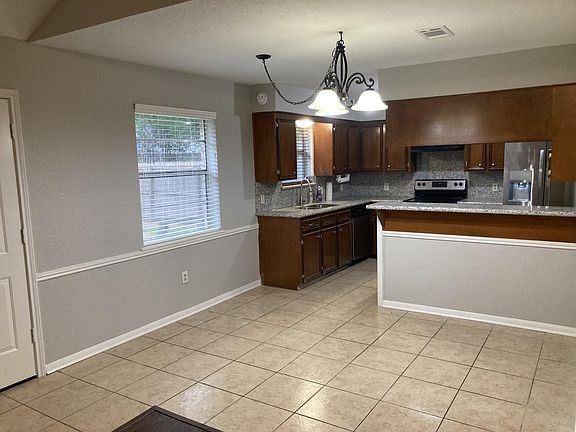 2nd image of 206 Basswood St