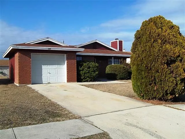 3 bed, 1049 sqft, $1,200 — Photo 1